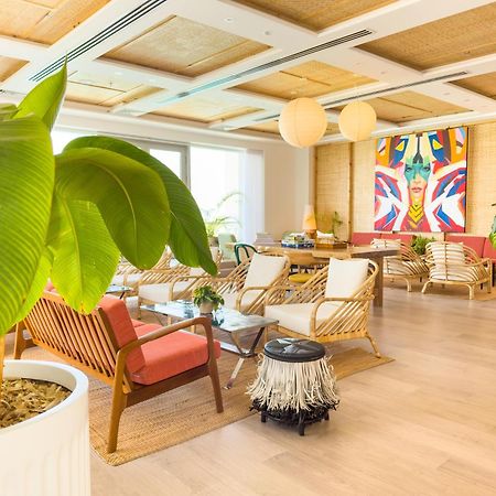 The Standard, Huruvalhi Maldives (Adults Only) Meedhoo  Ngoại thất bức ảnh The interior of the hotel