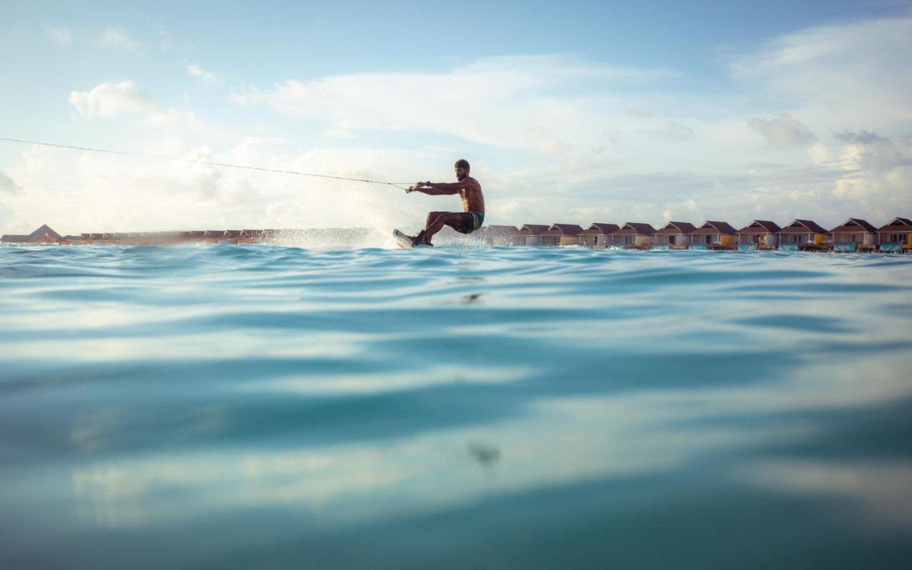 The Standard, Huruvalhi Maldives (Adults Only) Meedhoo  Ngoại thất bức ảnh A surfer on the lagoon