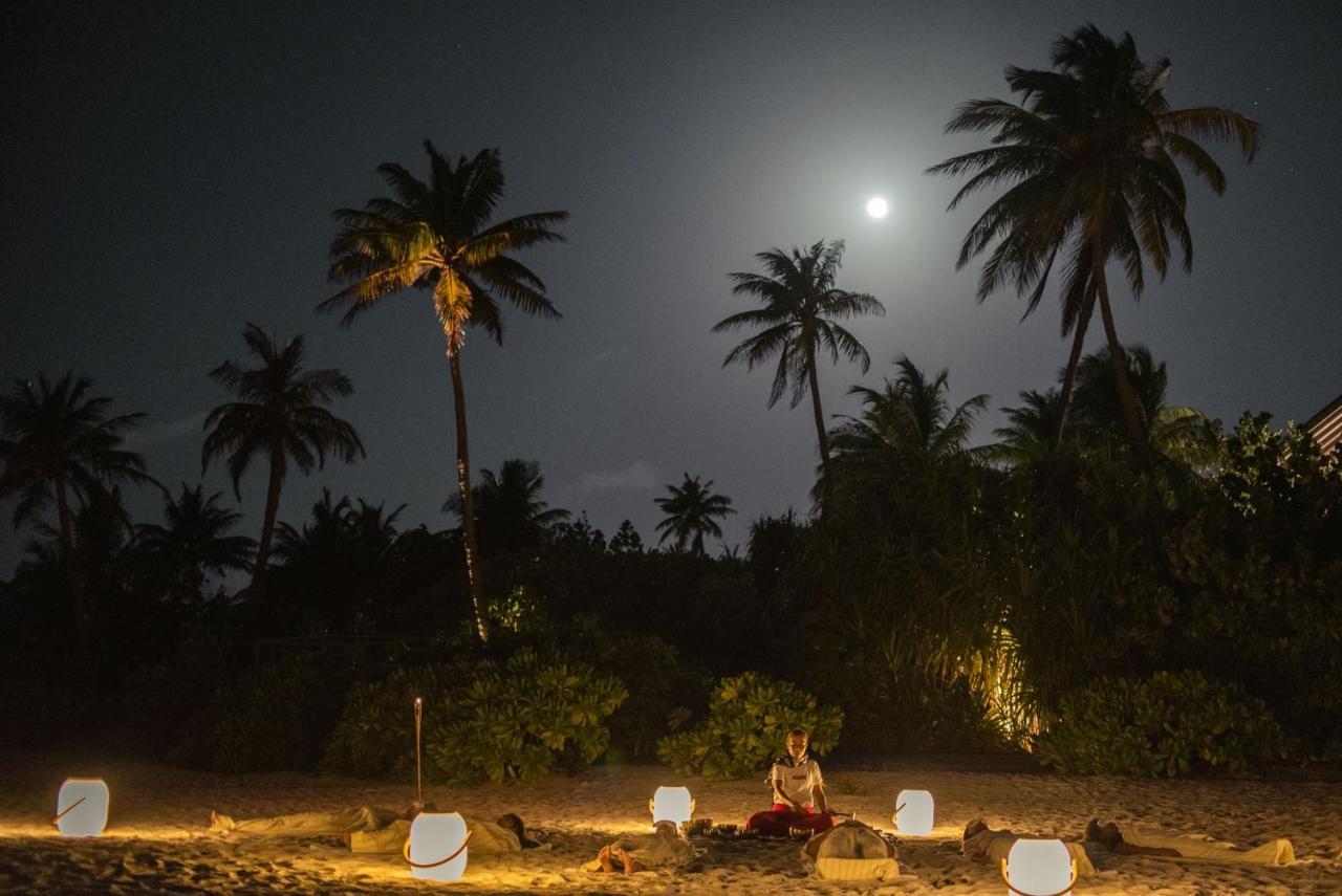 The Standard, Huruvalhi Maldives (Adults Only) Meedhoo  Ngoại thất bức ảnh A beachside shrine in Benin