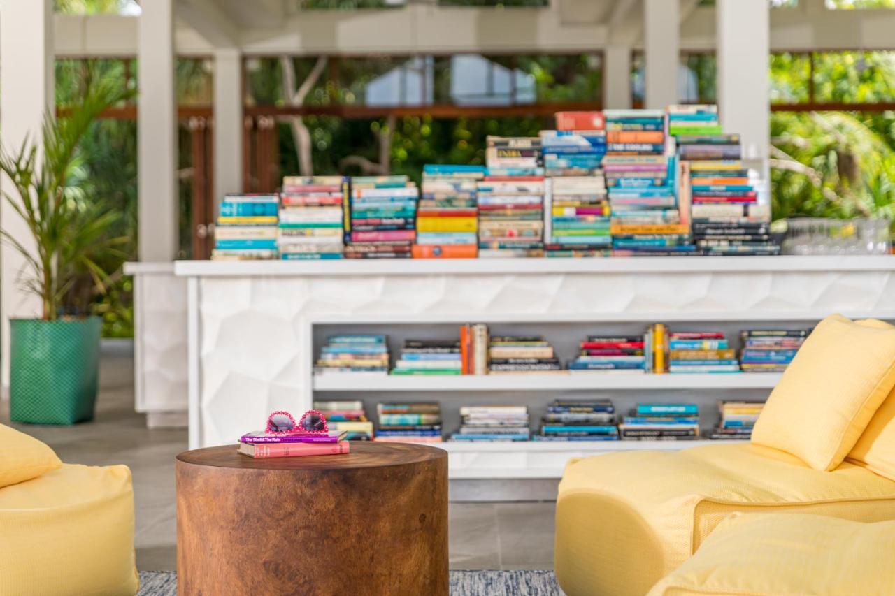 The Standard, Huruvalhi Maldives (Adults Only) Meedhoo  Ngoại thất bức ảnh Library at the resort